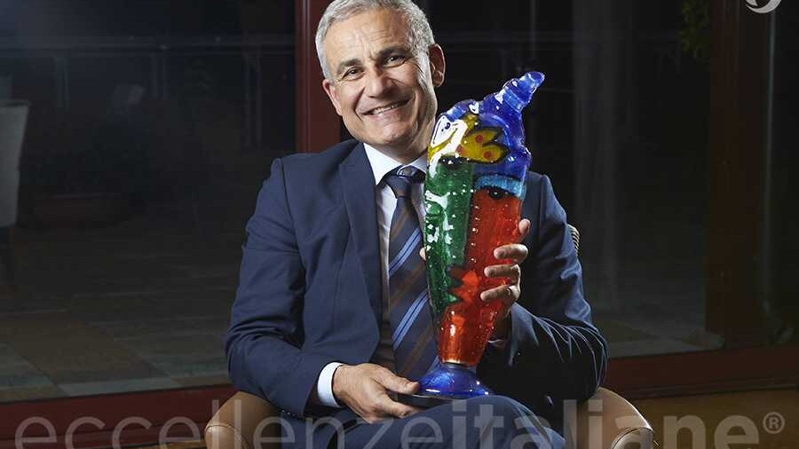 Carmelo Basile con il premio di Eccellenze Italiane Carmelo Basile con il premio di Eccellenze Italiane
