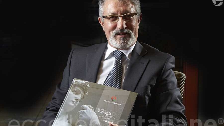 Grillo (Azienda Caffo) con il volume di Eccellenze Italiane (ed. 2016) Grillo (Azienda Caffo) con il volume di Eccellenze Italiane (ed. 2016)